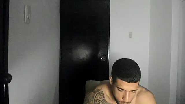 Snapshot of ThiagoLugo chatting on May 2026 06:43:01 AM ThiagoLugo online show from May 2026 06:43:01 AM