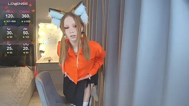 FoxyMira online show from October 2025 01:25:01 PM