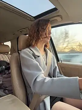 DollyTall online show from November 2025 10:47:02 AM