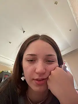 DollyTall online show from March 2026 09:31:02 AM