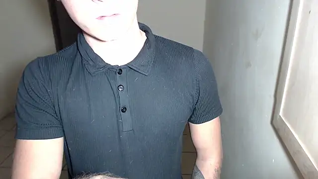 Snapshot of BlondZilla chatting on February 2026 04:19:01 AM BlondZilla online show from February 2026 04:19:01 AM