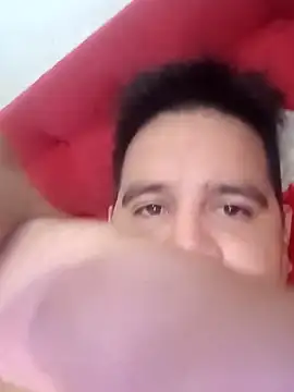 Snapshot of reguetones92 chatting on December 2025 05:33:02 PM reguetones92 online show from December 2025 05:33:02 PM