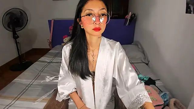 Snapshot of Anais_lux chatting on May 2026 10:50:03 PM Anais lux online show from May 2026 10:50:03 PM