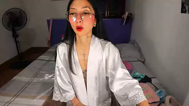 Snapshot of Anais_lux chatting on May 2026 12:40:02 AM Anais lux online show from May 2026 12:40:02 AM