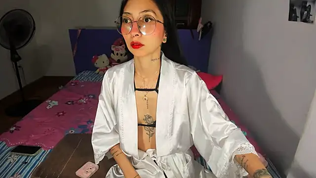 Snapshot of Anais_lux chatting on May 2026 12:18:01 AM Anais lux online show from May 2026 12:18:01 AM