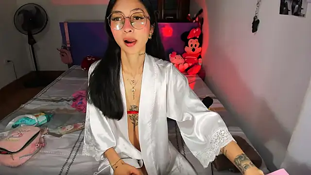 Snapshot of Anais_lux chatting on June 2026 11:47:02 PM Anais lux online show from June 2026 11:47:02 PM