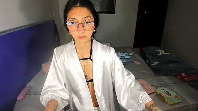Anais lux online show from July 2026 10:52:01 PM