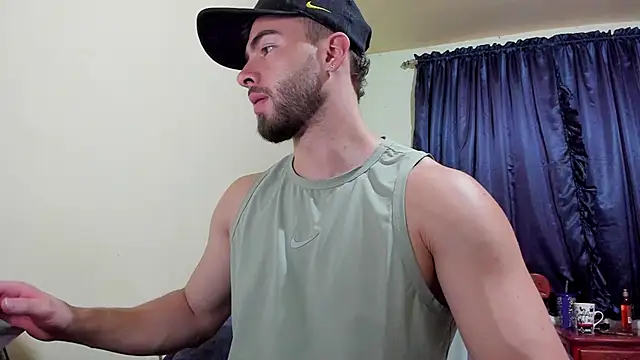 Snapshot of MaxDell chatting on November 2025 08:38:02 PM MaxDell online show from November 2025 08:38:02 PM