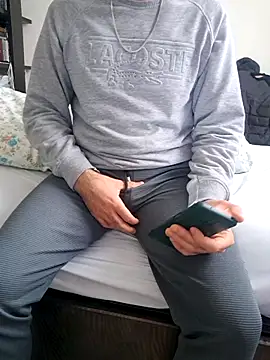 Snapshot of esmerkralkobra chatting on November 2025 10:01:02 AM esmerkralkobra online show from November 2025 10:01:02 AM