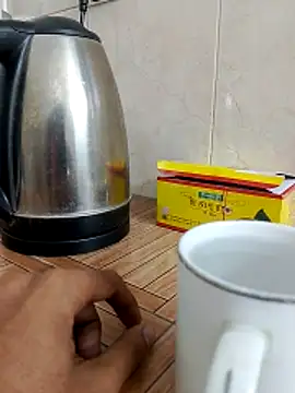 Saxyboy2002 online show from November 2025 09:31:02 AM