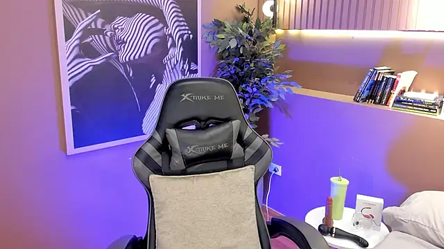 Skyyle  online show from March 2026 04:40:02 PM