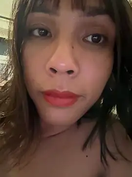 Snapshot of Ladyboyluxe chatting on February 2026 12:21:01 AM Ladyboyluxe online show from February 2026 12:21:01 AM