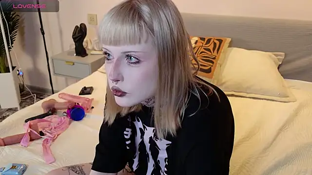 Snapshot of MilkMeSoftly chatting on June 2026 08:19:01 AM MilkMeSoftly online show from June 2026 08:19:01 AM
