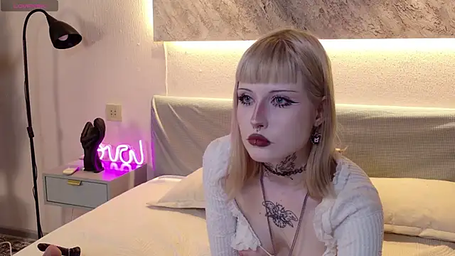 Snapshot of MilkMeSoftly chatting on June 2026 08:19:01 AM MilkMeSoftly online show from June 2026 08:19:01 AM