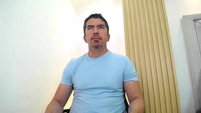 Snapshot of JuanKFit_45 chatting on April 2026 01:02:01 PM JuanKFit 45 online show from April 2026 01:02:01 PM
