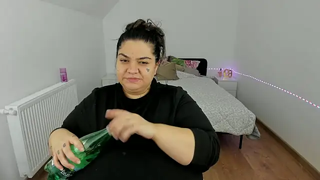 EvvaBBW online show from October 2025 07:57:02 PM