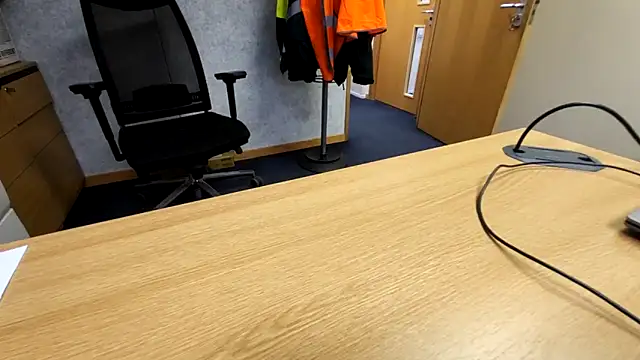 Oorse1966 online show from November 2025 11:54:01 AM