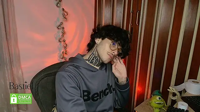 Mihail leroy online show from October 2025 03:04:01 AM