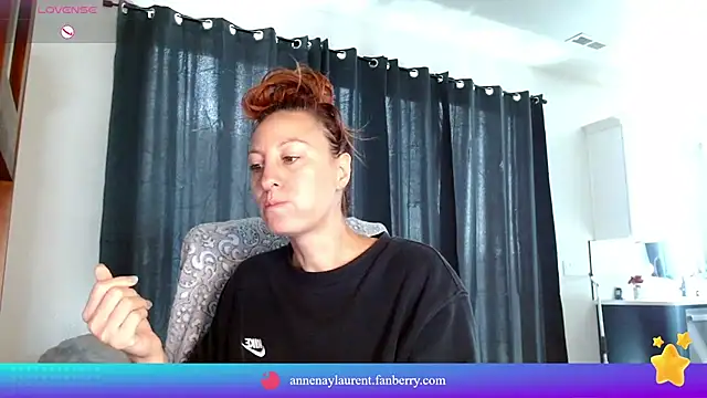 Snapshot of AnneNay chatting on June 2026 05:51:01 PM AnneNay online show from June 2026 05:51:01 PM