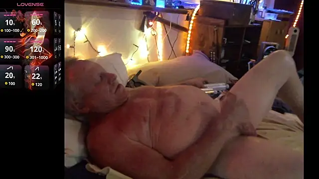 Snapshot of Pussyeat2please chatting on June 2026 07:06:02 AM Pussyeat2please online show from June 2026 07:06:02 AM