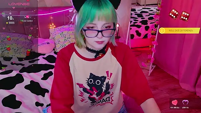 Snapshot of CoralineYoung chatting on April 2026 07:11:01 AM CoralineYoung online show from April 2026 07:11:01 AM