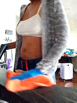 MzWettWett247 online show from October 2025 01:56:02 PM