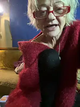 Snapshot of ladyboatlady chatting on January 2026 06:17:01 AM ladyboatlady online show from January 2026 06:17:01 AM