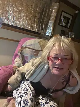 Snapshot of ladyboatlady chatting on February 2026 07:22:01 PM ladyboatlady online show from February 2026 07:22:01 PM