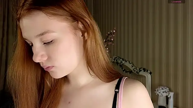 Juuulia  online show from December 2025 02:55:01 PM