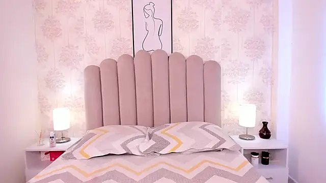 ShaynaHosk online show from November 2025 08:40:02 PM