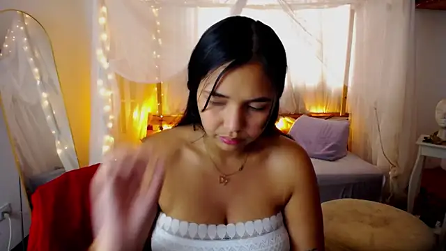 loreaniss online show from November 2025 08:12:01 PM