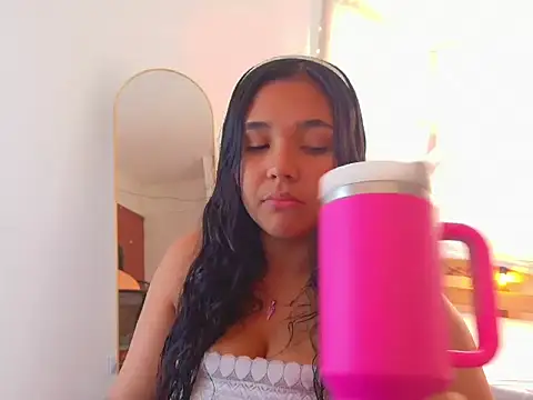 loreaniss online show from March 2026 07:42:01 PM