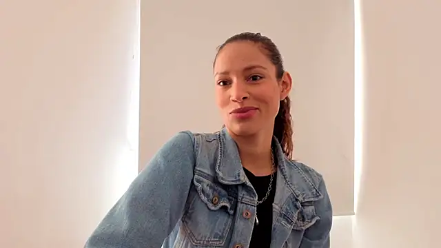 SofiaDelicia online show from December 2025 03:41:02 PM