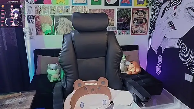 Yuhwan  online show from November 2025 07:35:02 PM