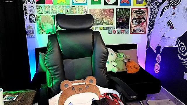 Yuhwan  online show from November 2025 11:05:01 PM