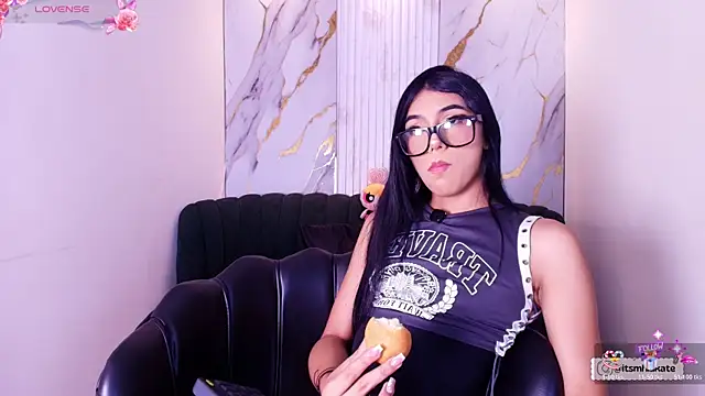 Snapshot of Mhiaa_Sweet chatting on May 2026 12:43:02 PM Mhiaa Sweet online show from May 2026 12:43:02 PM