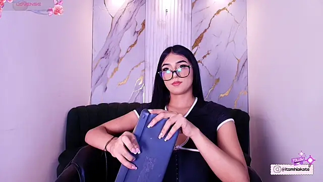 Snapshot of Mhiaa_Sweet chatting on May 2026 12:22:02 PM Mhiaa Sweet online show from May 2026 12:22:02 PM