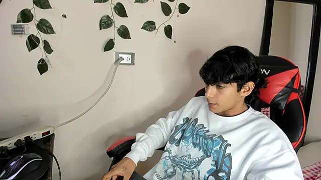 Snapshot of axel_rousse2 chatting on November 2025 10:48:01 PM axel rousse2 online show from November 2025 10:48:01 PM