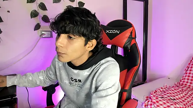 Snapshot of axel_rousse2 chatting on November 2025 09:58:01 PM axel rousse2 online show from November 2025 09:58:01 PM