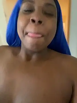 Snapshot of BlueMoney100 chatting on October 2025 01:17:01 PM BlueMoney100 online show from October 2025 01:17:01 PM