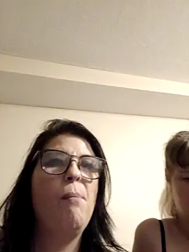 Snapshot of Neveah1 chatting on September 2025 07:31:01 AM Neveah1 online show from September 2025 07:31:01 AM