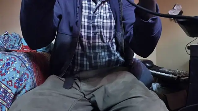 EYEzIAM online show from December 2025 06:52:01 AM