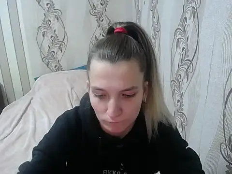 Snapshot of AlissaClark chatting on October 2025 09:21:02 PM AlissaClark online show from October 2025 09:21:02 PM