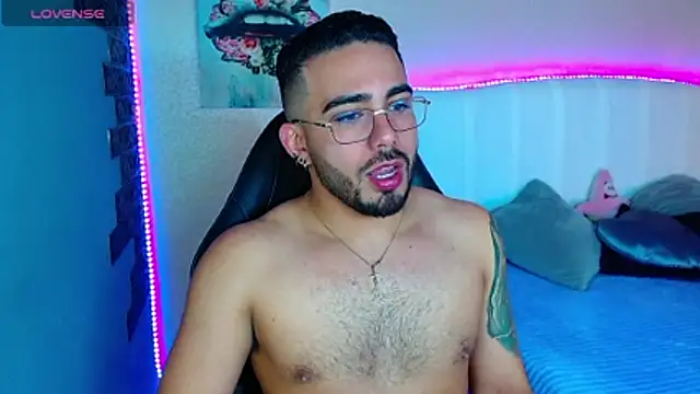 Snapshot of adamhairy chatting on July 2026 06:43:02 PM adamhairy online show from July 2026 06:43:02 PM