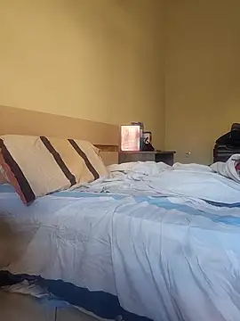 Snapshot of Nesch82 chatting on April 2026 04:32:01 AM Nesch82 online show from April 2026 04:32:01 AM
