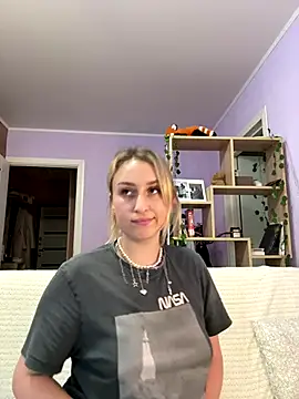 KassandraTress online show from October 2025 01:04:02 PM