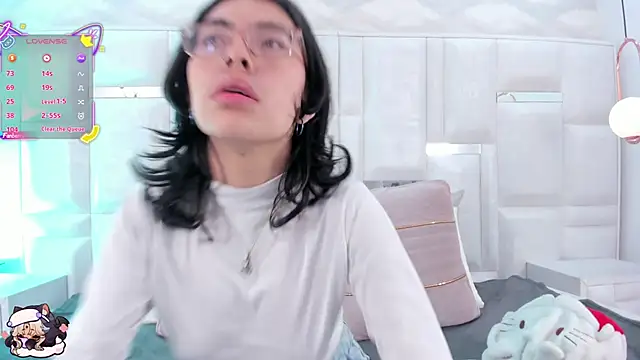 Im Molly Angel online show from November 2025 01:33:02 PM