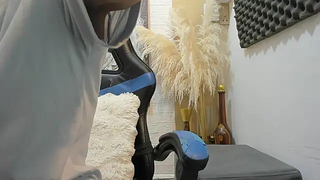 Snapshot of nextboywell1 chatting on February 2026 07:32:02 PM nextboywell1 online show from February 2026 07:32:02 PM