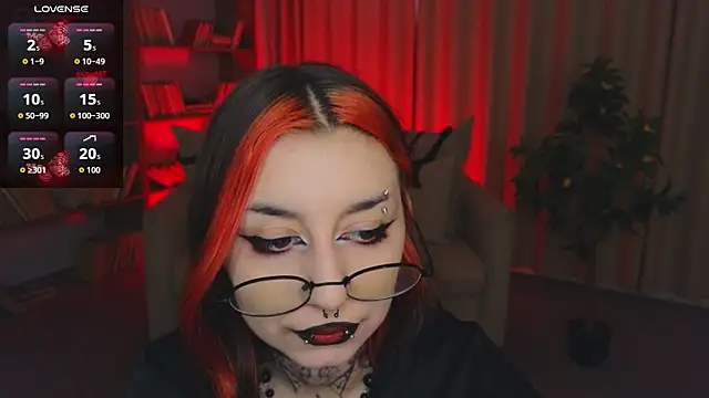 Snapshot of Mistress__Marcelline chatting on June 2026 01:44:02 AM Mistress Marcelline online show from June 2026 01:44:02 AM