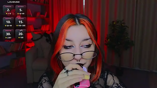 Snapshot of Mistress__Marcelline chatting on June 2026 02:05:02 AM Mistress Marcelline online show from June 2026 02:05:02 AM